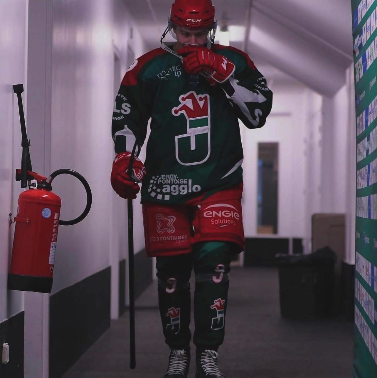 Paul Schmitt en tenue de hockey